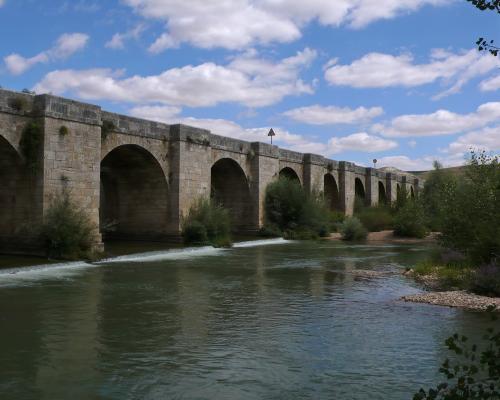 Puente Cordovilla la Real sobre el Río Pisuerga